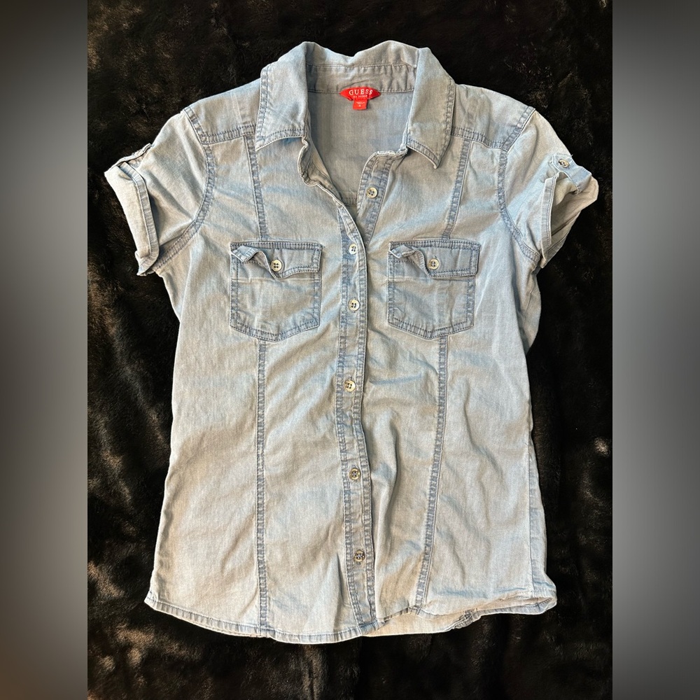 Guess button up